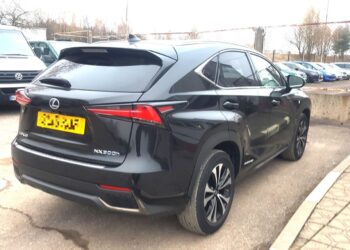 Pasieniečiams įkliuvo vilnietis, vairavęs anapus Lamanšo vogtą prabangų visureigį