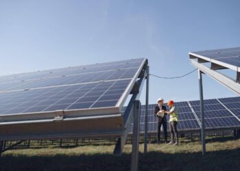 Saulės elektrinės miestų centruose: utopija ar nauja realybė?