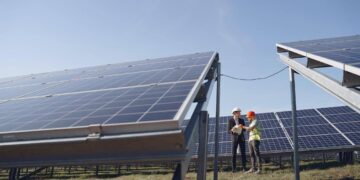 Saulės elektrinės miestų centruose: utopija ar nauja realybė?