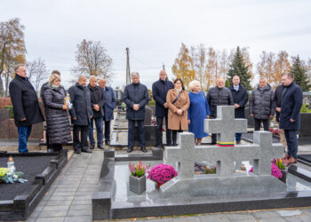 Žvakių šviesoje pagerbtas anapilin išėjusių Marijampolei nusipelniusių žmonių atminimas