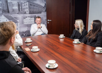 Marijampolės savivaldybės administracijoje apsilankė MRU Sūduvos akademijos studentų atstovybės nariai