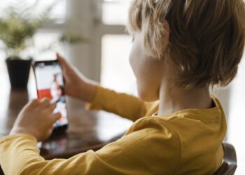 Virtualus vaikų bendravimas