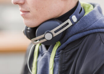 Ausinių naudojimas gali pakenkti klausai