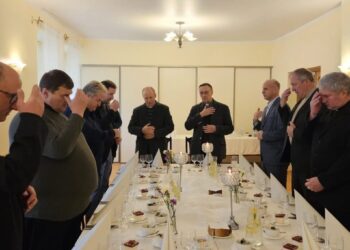 Šakių rajono savivaldybės vadovai Advento pietums susėdo su rajono dvasininkais