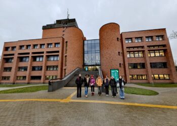 Knygų klubo „Bibliofanai“ nariai lankėsi Laikinojoje sostinėje