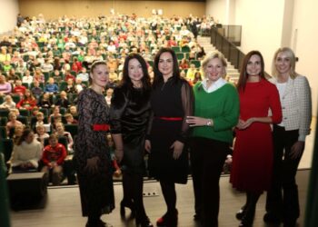 Kazlų Rūdos savivaldybės pradinukams – spektaklis ir Kalėdų senio dovanos