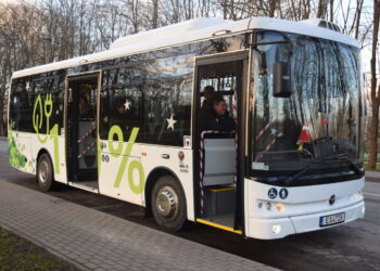 Vilkaviškio miesto gatvėmis jau rieda Kalėdinis elektrobusas