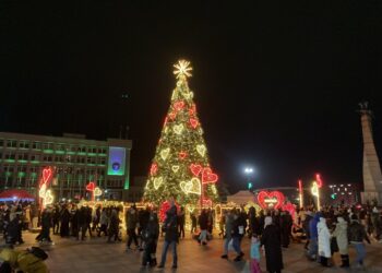 Marijampolėje įžiebta Kalėdinė eglė