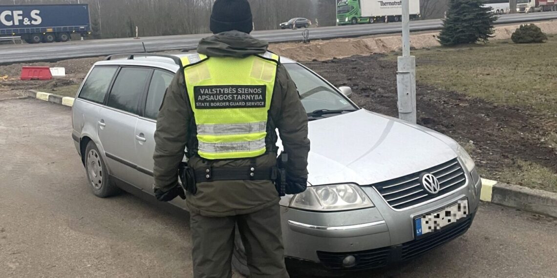 Latvio pasakojimas apie Lenkijoje neva lankytus vairavimo kursus pasieniečių neįtikino