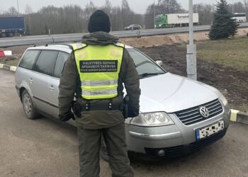 Latvio pasakojimas apie Lenkijoje neva lankytus vairavimo kursus pasieniečių neįtikino