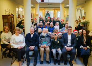 Marijampolės specialiuosiuose globos namuose sužibo Kalėdinė eglutė