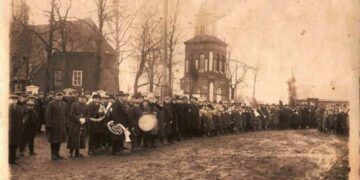 Senoji Pilviškių bažnyčia ir varpinė apie 1929 m.