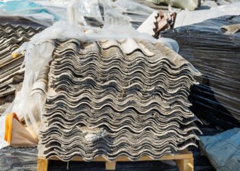 Šiais metais gauta virš 100 prašymų asbesto atliekų surinkimui ir tvarkymui