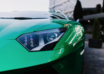 Žalios spalvos automobiliai į avarijas patenka rečiausiai