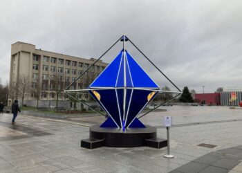 Keliaujanti instaliacija Marijampolėje kviečia žiūrovus pastebėti kaitą