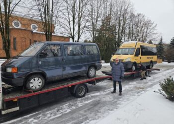 Kartu iki pergalės: Ukrainai perduoti du automobiliai