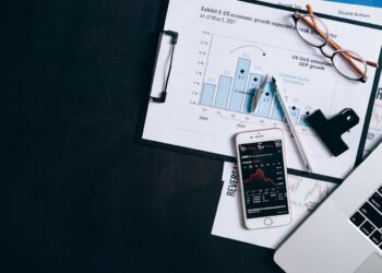 Minimalizmas valgomojo zonoje: kaip sukurti jaukią erdvę su mažai baldų?