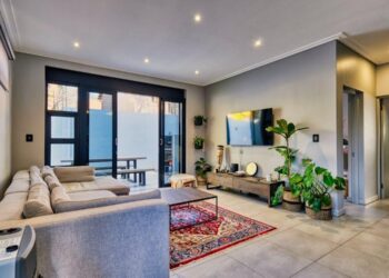 Minimalizmas valgomojo zonoje: kaip sukurti jaukią erdvę su mažai baldų?