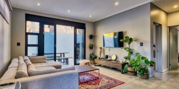 Minimalizmas valgomojo zonoje: kaip sukurti jaukią erdvę su mažai baldų?