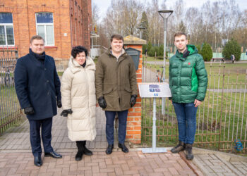 Švietimo paveldo istorijai įamžinti – informacinė lentelė prie Marijonų gimnazijos