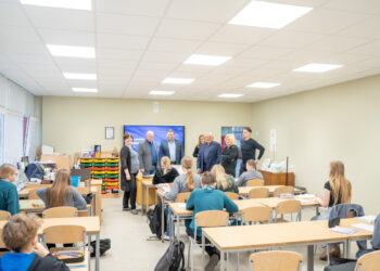 Dėmesys švietimo įstaigoms – savivaldybės vadovai aplankė Marijampolės „Ryto“ progimnaziją