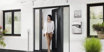 „Hormann“ įėjimo durys – estetiškai patrauklus saugių namų akcentas