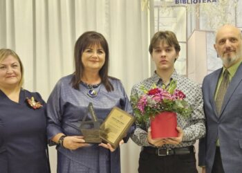 Už meilę gimtajai kalbai „Raidė A“ statulėlė įteikta Rimai Rauktienei