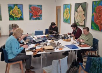 Bibliotekos klubas „Margainis“ pakvietė į išskirtinę edukaciją - gamintos lobių saugojimo dėžutės