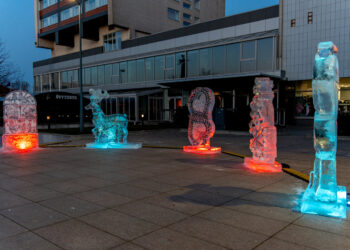 Ledo skulptūrų magija sužibo Marijampolėje