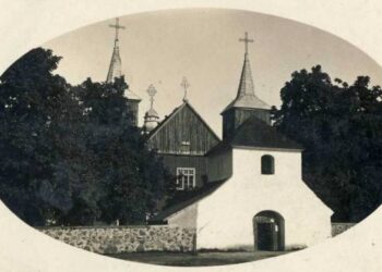 Senoji Keturvalakiuose stovėjusi bažnyčia su mūrine varpine