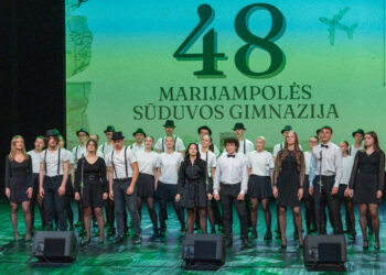 Sūduvos gimnazijos abiturientai paminėjo simbolinį šimto dienų etapą