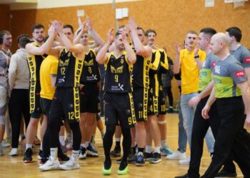 „Atakiečiai“ nestabdo – dramatiškoje kovoje svečiuose įveikta Šiaulių raj. „Grafu“ – Kuršėnų SM komanda