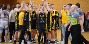 „Atakiečiai“ nestabdo – dramatiškoje kovoje svečiuose įveikta Šiaulių raj. „Grafu“ – Kuršėnų SM komanda