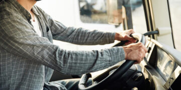 Tolimųjų reisų vairuotojas