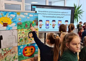 Draugystės bibliotekoje atidaryta paroda „Iš tautosakos lobyno"
