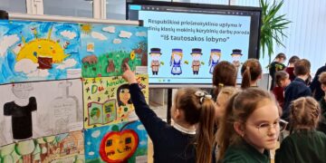 Draugystės bibliotekoje atidaryta paroda „Iš tautosakos lobyno"