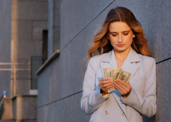 Finansiniuose sprendimuose moterys neatsilieka nuo vyrų