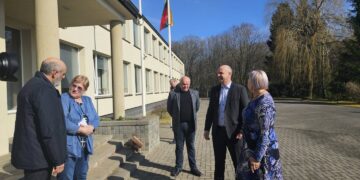 Šakių rajono savivaldybės vadovai lankėsi rajono švietimo įstaigose