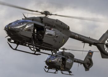 Du Vokietijos kariuomenės sraigtasparniai vykdys skrydžius ypač žemame aukštyje