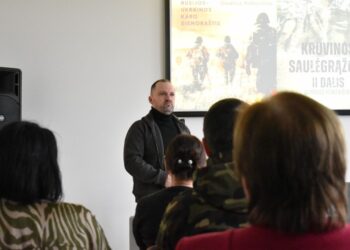 Vilkaviškyje surengtas susitikimas su istoriku, karybos tyrinėtoju, rašytoju Giedriumi Petkevičiumi