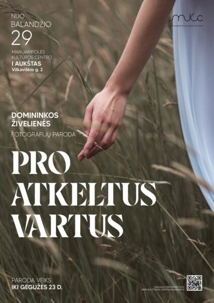 FOTOGRAFIJŲ PARODA „PRO ATKELTUS VARTUS“