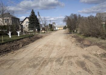 Giedručiuose vyksta intensyvūs kelio remonto darbai