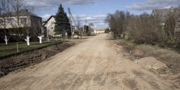 Giedručiuose vyksta intensyvūs kelio remonto darbai