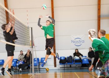 Kazlų Rūdos 4×4 tinklinio pirmenybėse be pralaimėjimų rungtyniaujantis „Majemis“, kovinga „Tornado“ ketveriukė