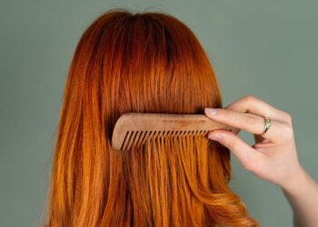 Plaukų priežiūros rutina: ką būtina turėti kiekviename vonios kambaryje?