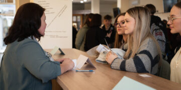 „Jaunimo vasaros“ startas: darbo mugė Marijampolėje suvienijo svajones ir galimybes