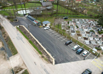 Atnaujintos automobilių stovėjimo aikštelės prie Naujųjų kapinių