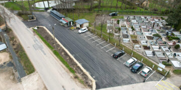 Atnaujintos automobilių stovėjimo aikštelės prie Naujųjų kapinių