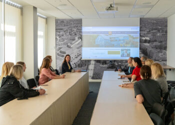 MRU Sūduvos akademijos socialinio darbo studentės lankėsi Marijampolės savivaldybės Socialinių paslaugų skyriuje