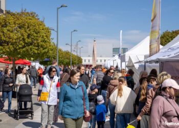 Gegužės 11 dieną į Marijampolę atvyksta pulkas darbščiųjų bitučių, tai amatininkus ir tautodailininkus suburianti mugė – „Dūzgia avilys“